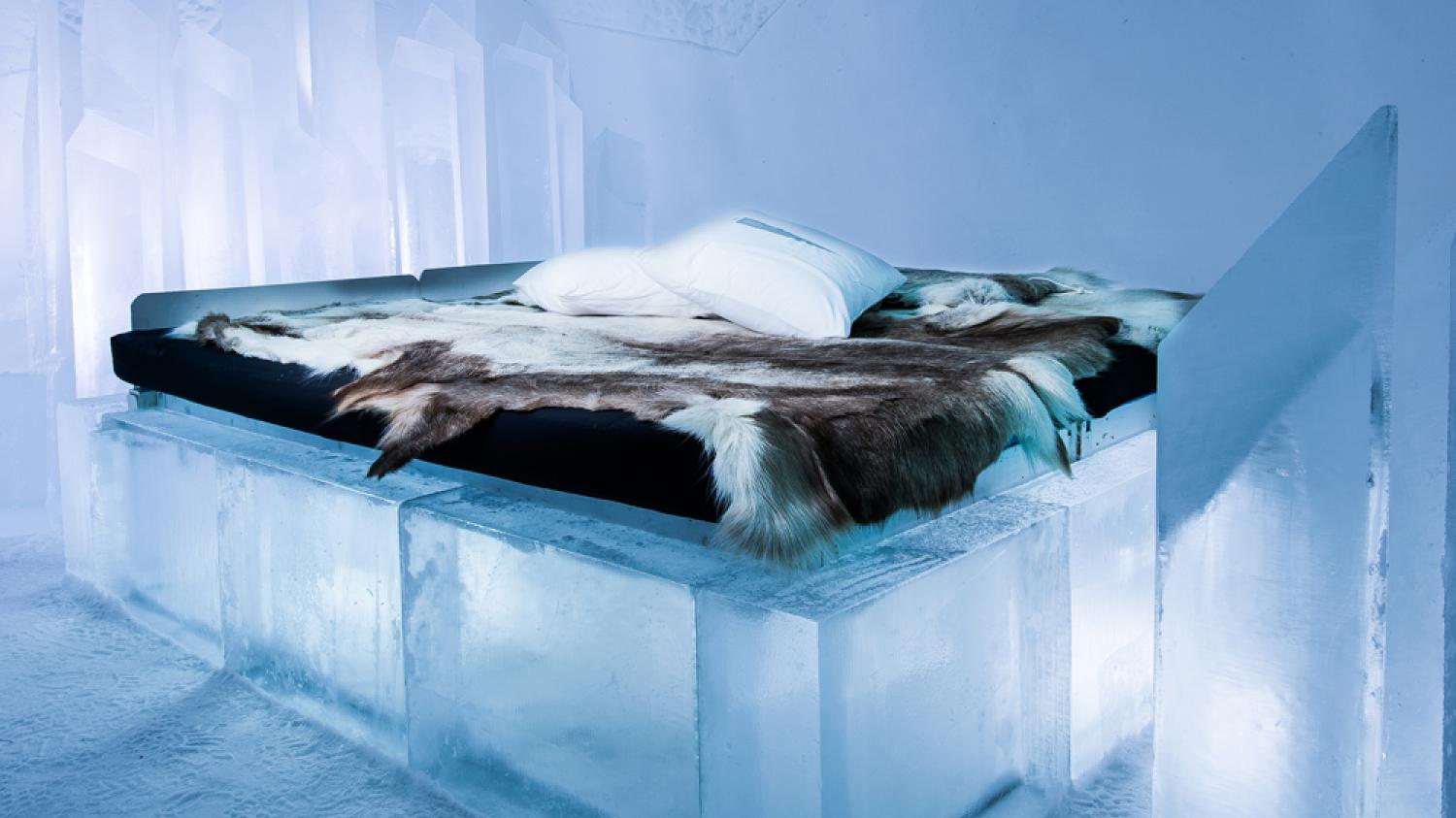 https://www.icehotel.com/sites/cb_icehotel/files/styles/image_column_large/public/Ice-room-Icehotel.jpg?h=d40308df&itok=3a2kpNMw