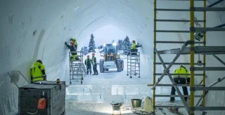 Building icehotel